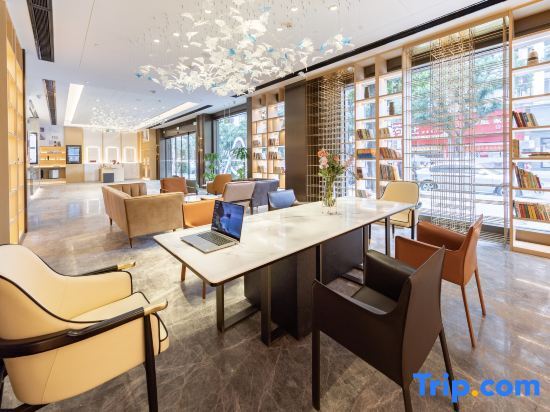 Чунцин: Chongqing Jiangbei Airport Southwest University of Political Science & Law Atour Hotel