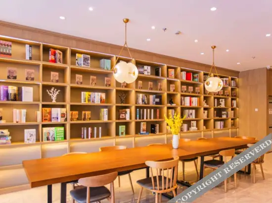 Цзясинь: Hanting Premium Hotel Haining China Leather City