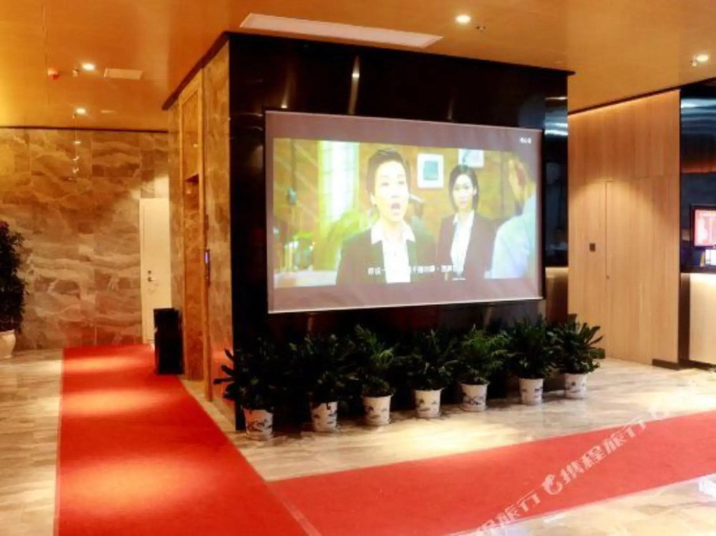 Аньлу: Dongfang Ruiji Zunxuan Hotel