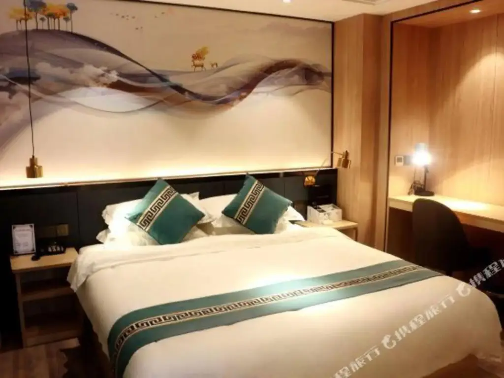 Аньлу: Dongfang Ruiji Zunxuan Hotel