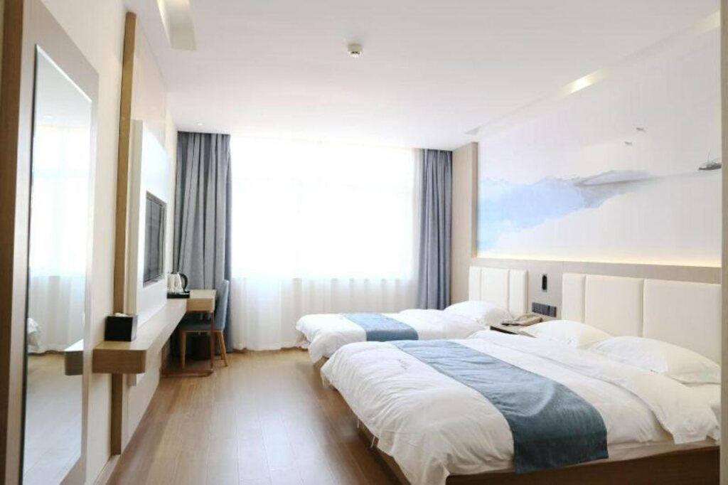 Нанкин: VX Nanjing South Railway Station Daming Road Subwa