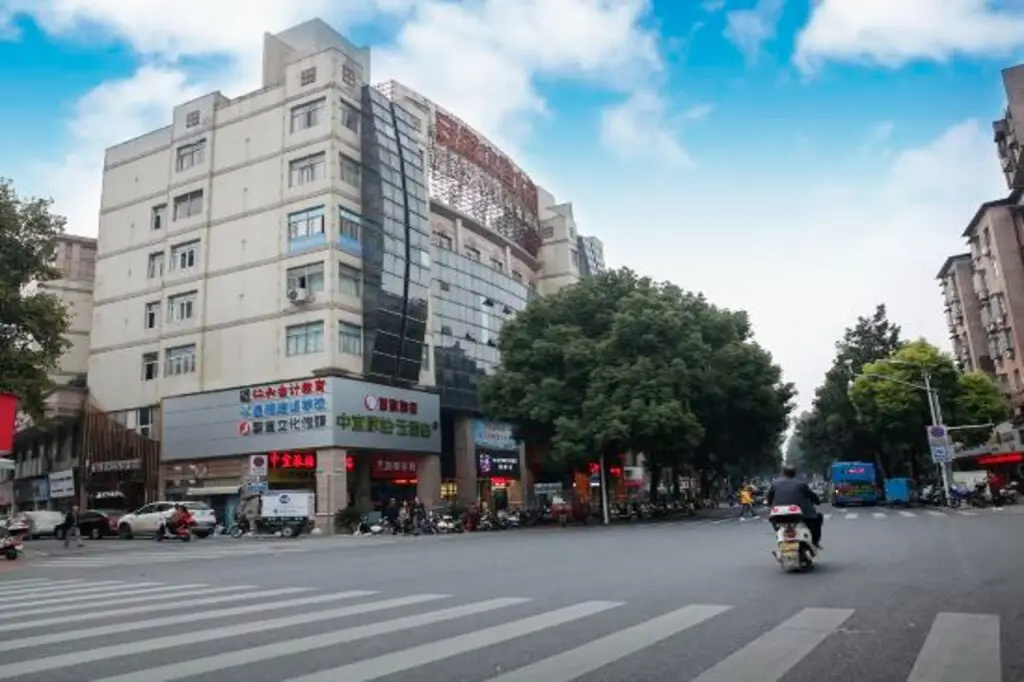 Pebble Motel Cloud Hotel (anqing Xiaosu Road store) — фото 1