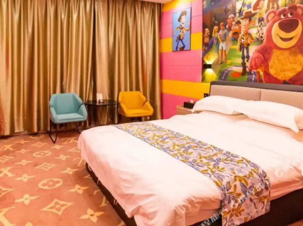 Аньцин: Qianshan Xinan Film Light Luxury Hotel