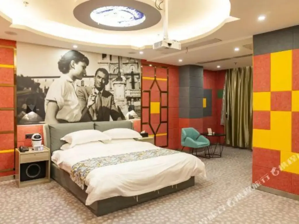 Аньцин: Qianshan Xinan Film Light Luxury Hotel