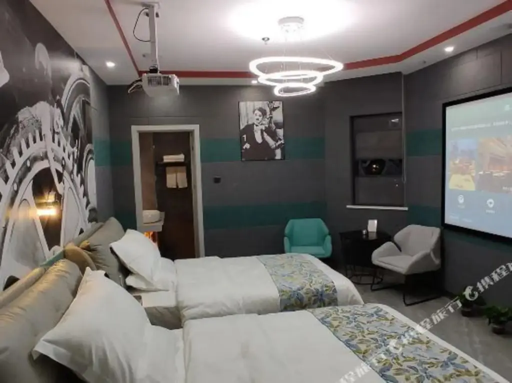 Аньцин: Qianshan Xinan Film Light Luxury Hotel