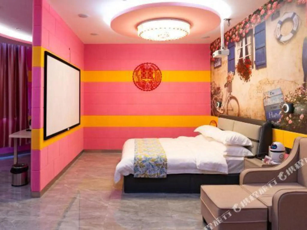 Аньцин: Qianshan Xinan Film Light Luxury Hotel