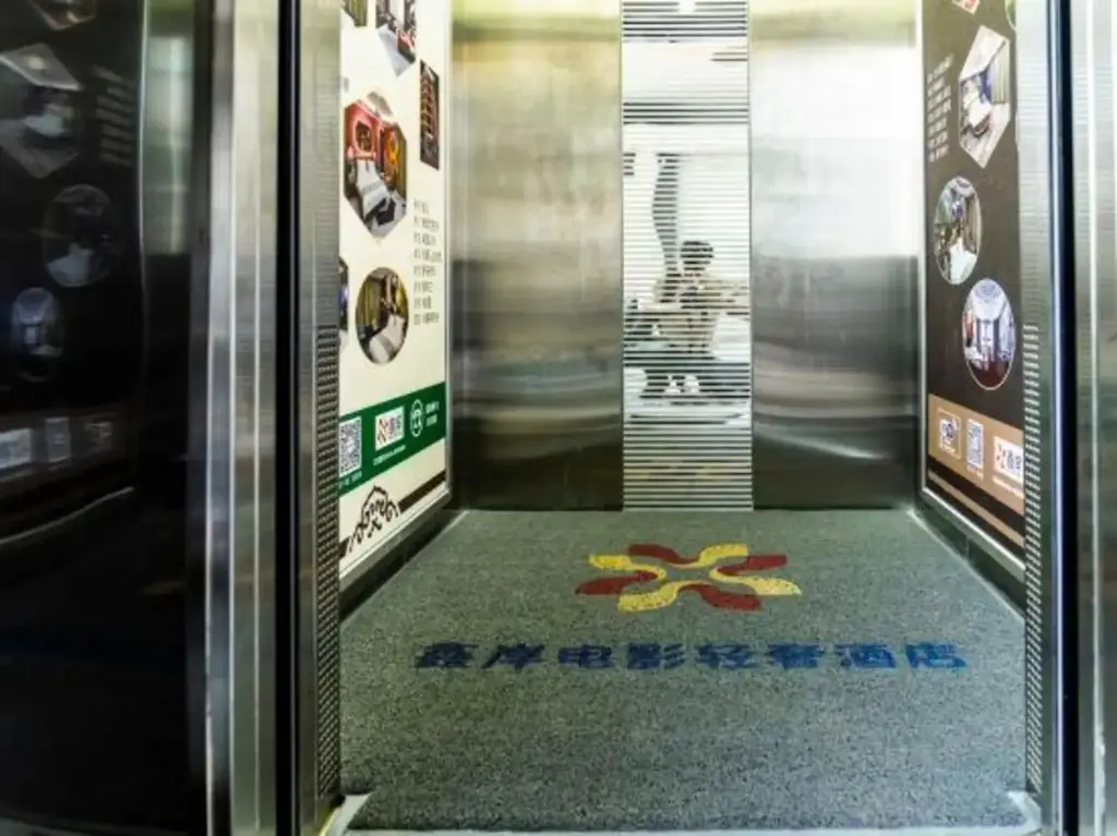 Аньцин: Qianshan Xinan Film Light Luxury Hotel