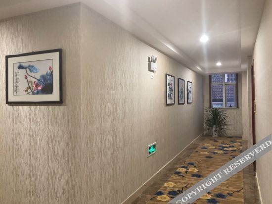 Аньцин: Huaining Jingdu Business Hotel (Chengnan bus station store)