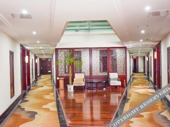 Аньцин: Yuexi Jincuilan Business Hotel