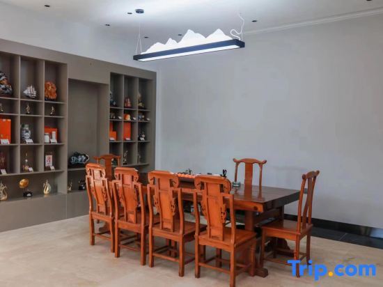 Хеби: Holiday Inn Hebi Xianhe Lake (Qibin Avenue Municipal Government Branch)