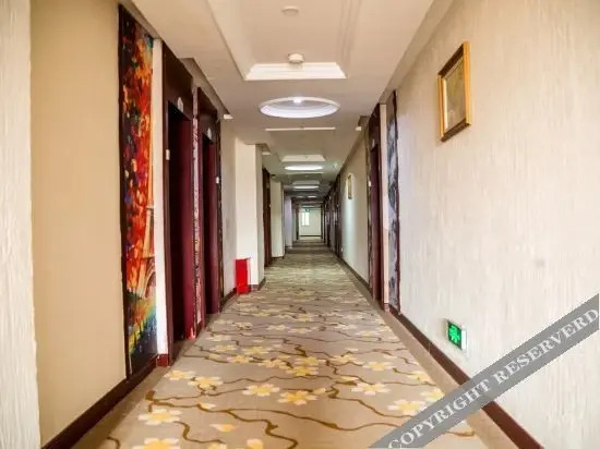 Хеби: Holiday Inn Hebi Xianhe Lake (Qibin Avenue Municipal Government Branch)