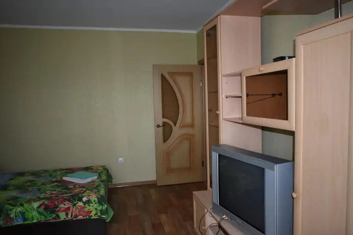 Воронеж: День и ночь на улице Нижняя