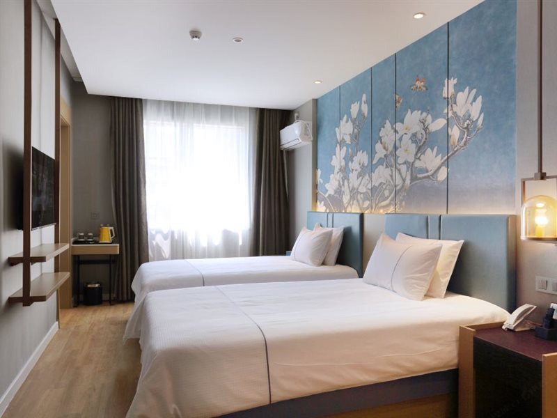 White Yulan Hotel (Xi'an Hangtiancheng Metro Station) — фото 1
