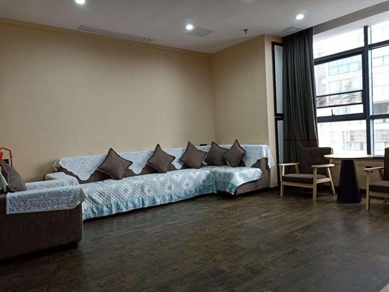 Цзуньи: Thank Inn Plus Hotel Guizhou Zunyi Suiyang County Shixiang Avenue