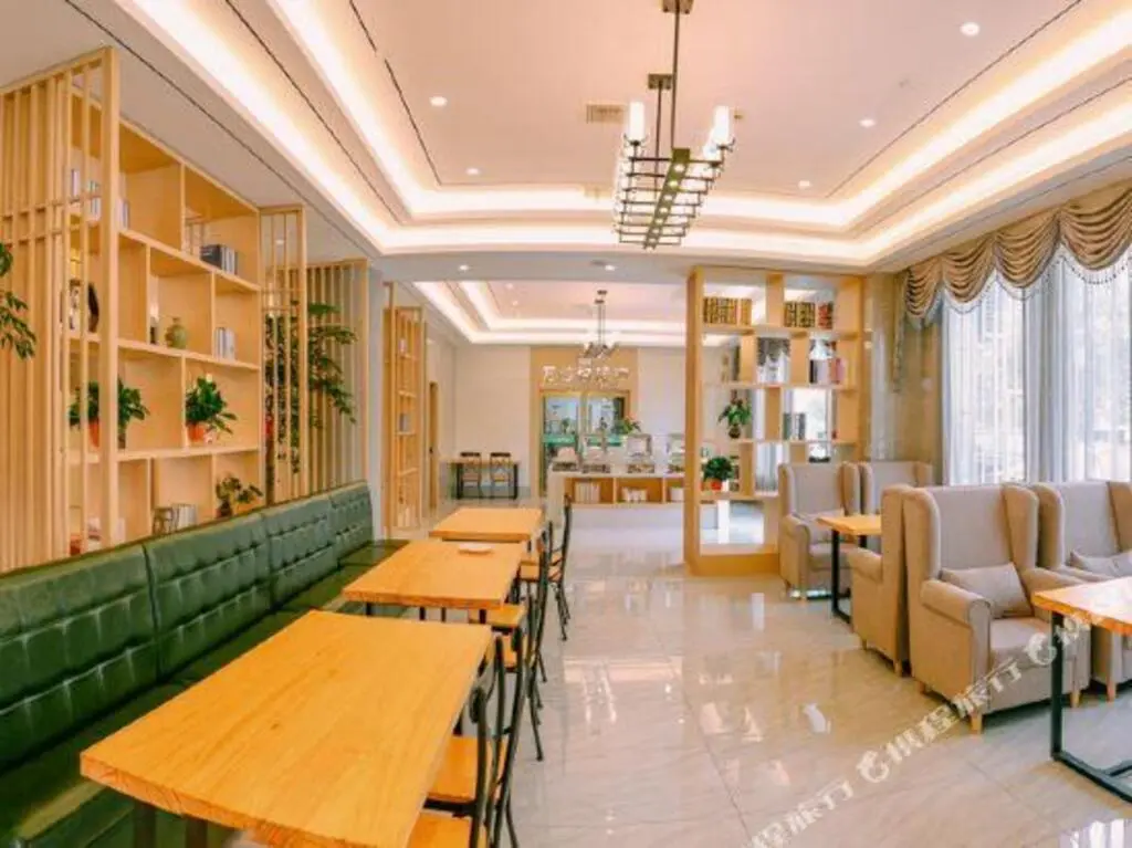 Мааньшань: Qingmu Bojin Hotel (Maanshan Teacher's College, Mengniu Industrial Park)