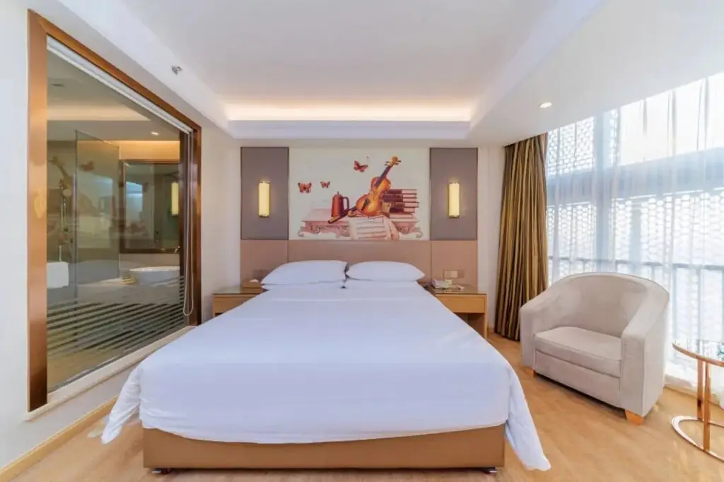 Фошань: Vienna Hotel (Foshan jiujiang xinji plaza store)