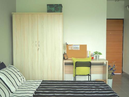 Самутпракан: Thipwichai Apartment