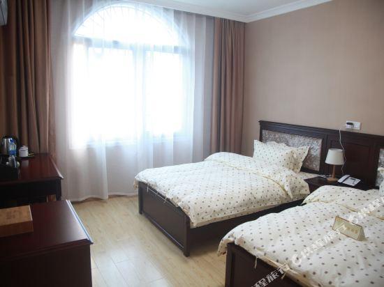 Ичунь: Peace Hotel