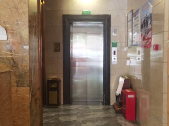 Байсе: Jingtong Hotel (Baise National Medical College)