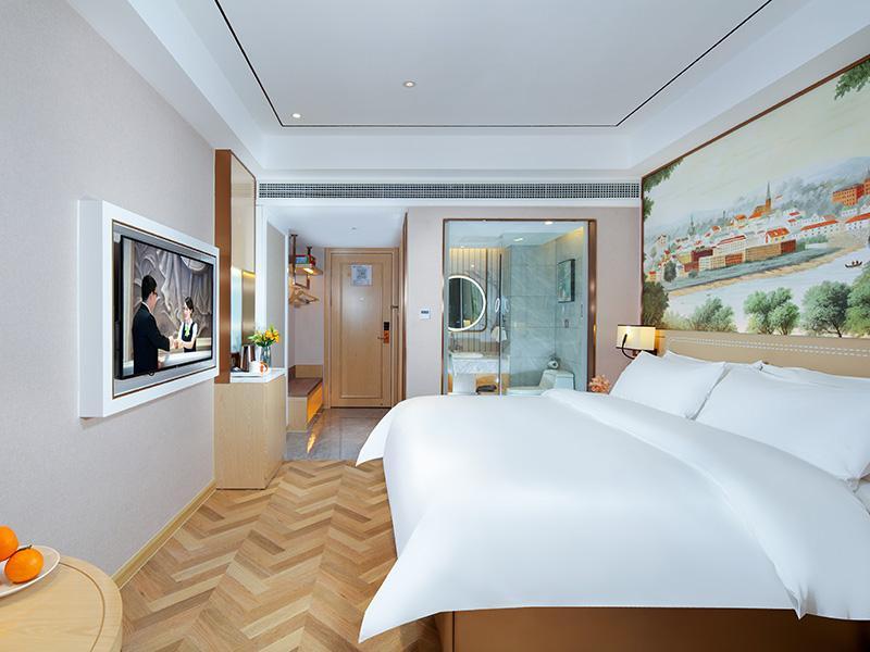 Байсе: Vienna Hotel Guangxi Baise Xilin County Juting Cultural Arts Center