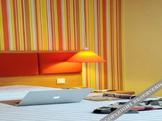 Баодин: Rujia Hotel(Dazhongsi shopping plaza Changsheng South Street)