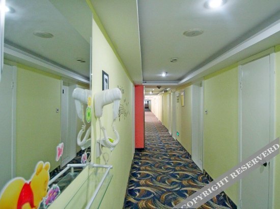 Шанхай: Home Inn (Shanghai Changshou Road Yaxin Plaza subway station store )