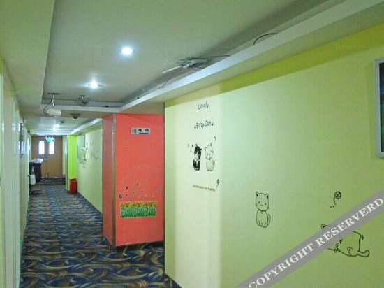 Шанхай: Home Inn (Shanghai Changshou Road Yaxin Plaza subway station store )