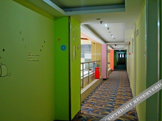 Шанхай: Home Inn (Shanghai Changshou Road Yaxin Plaza subway station store )