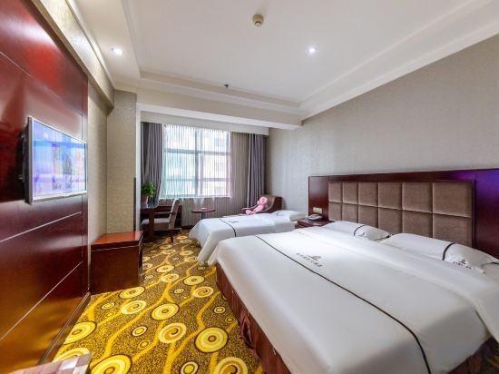 Цзюцюань: Binhe International Hotel (Dunhuang Night Market)