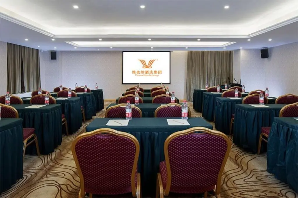Гуанчжоу: Vienna Hotel Guangzhou Huadu Sunac Cultural Tourism City Hecheng