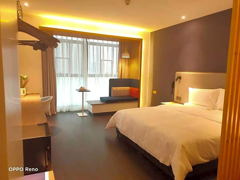 Чэнду: Mingyu Rezen Hotel (Chengdu Happy Valley Southwest Jiaotong University)
