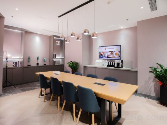 Далянь: Home Inn (Dalian railway station Friendship Plaza subway station)
