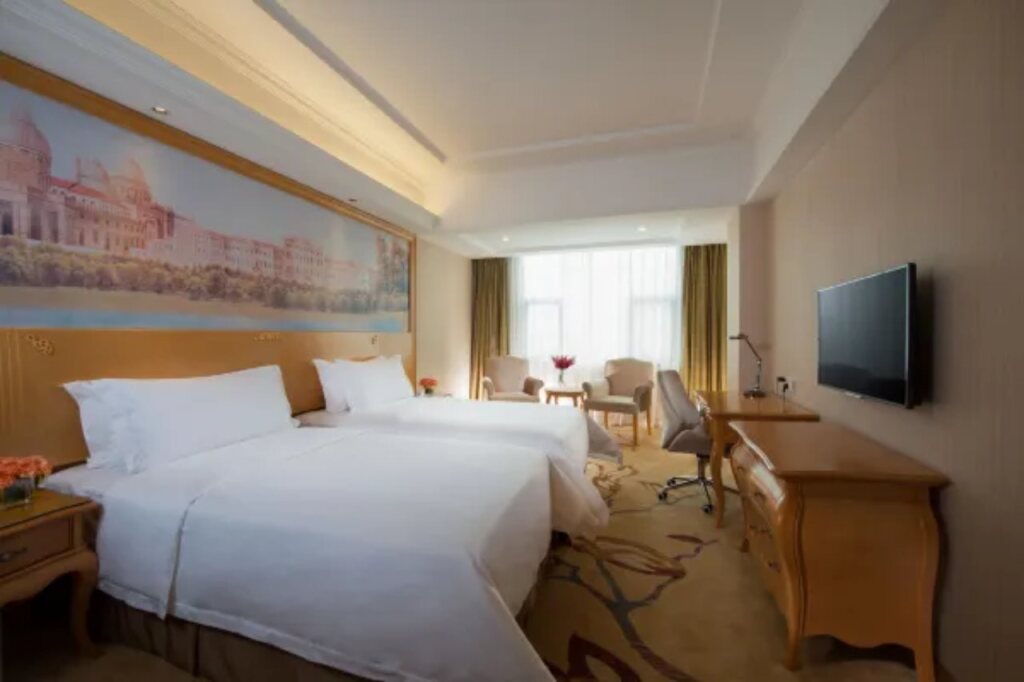 Хойчжоу: Vienna Hotel (Huizhou Boluo High Speed Rail Central Bus Station Hotel)