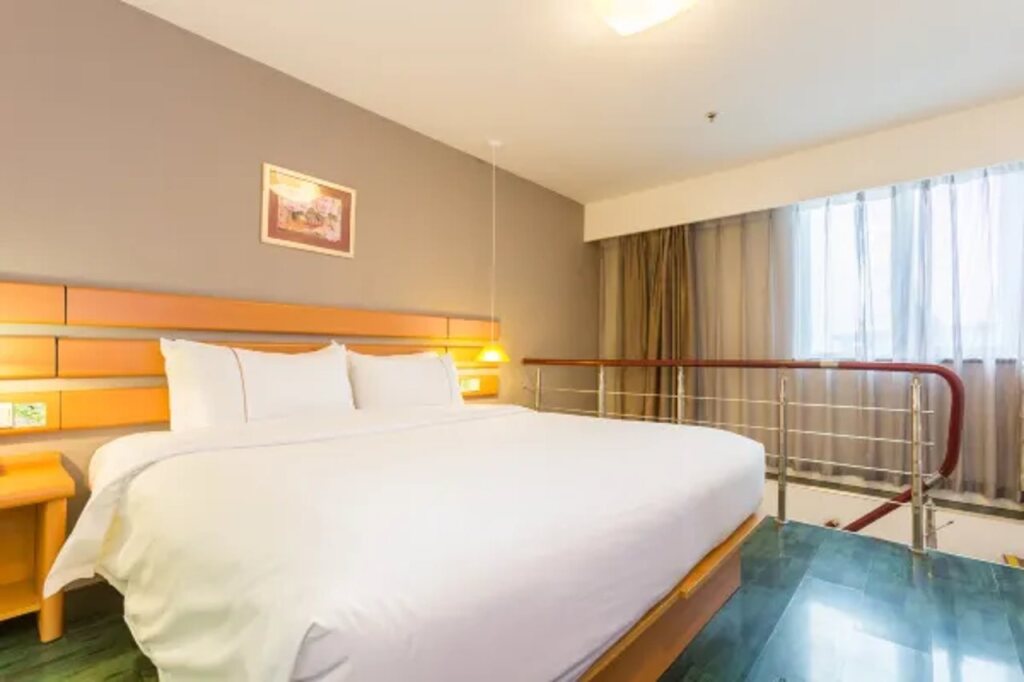 Янчжоу: Home Inn (Yangzhou Slender West Lake Dongguan Street)