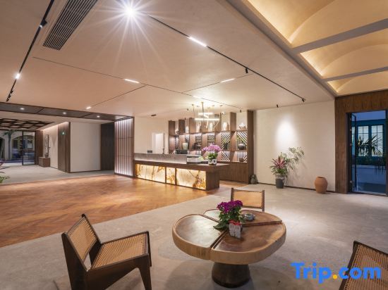 Цзинхун: Yunzhou Jiangjing Resort Hotel ( Jinghong Jiaozhuang Xishuangjing Xingguang Night Market)