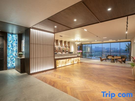 Цзинхун: Yunzhou Jiangjing Resort Hotel ( Jinghong Jiaozhuang Xishuangjing Xingguang Night Market)