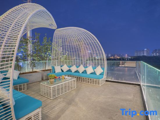 Цзинхун: Yunzhou Jiangjing Resort Hotel ( Jinghong Jiaozhuang Xishuangjing Xingguang Night Market)