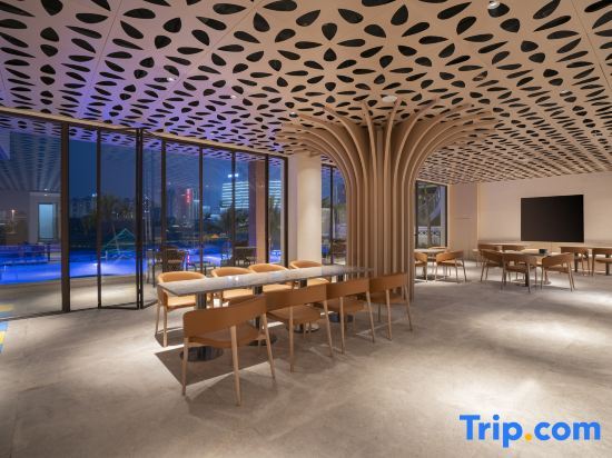 Цзинхун: Yunzhou Jiangjing Resort Hotel ( Jinghong Jiaozhuang Xishuangjing Xingguang Night Market)