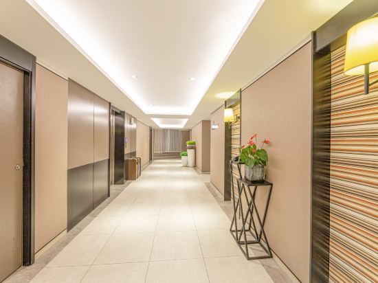 Шанхай: Home Inn Plus (Kunshan International Expo Center Huaqiao Metro Station)