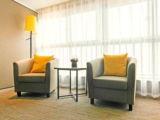 Шанхай: Home Inn Plus (Kunshan International Expo Center Huaqiao Metro Station)