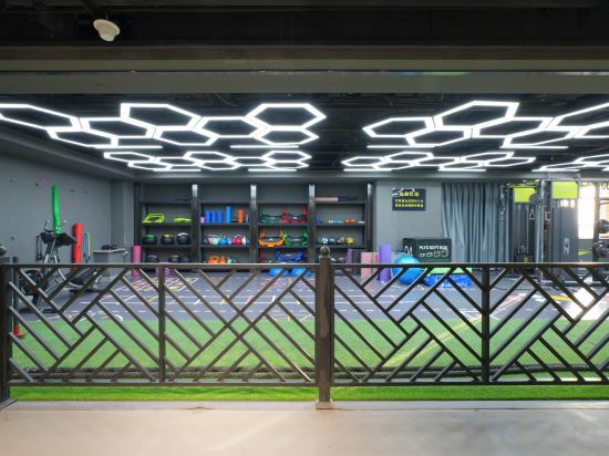 Аксу: Grand Hotel (Aksu Tianbai Fashion Shopping Center)