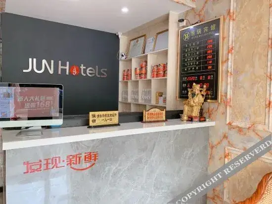 Баодин: Junyi chain hotel (Quyang South Binhe Road)