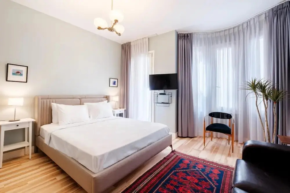 Стамбул: Stylish Flat w Balcony 8 min to Istiklal Ave
