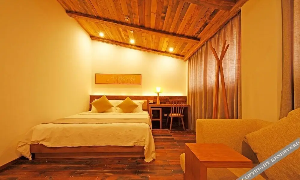 Цзясинь: Zitaoxuan Inn