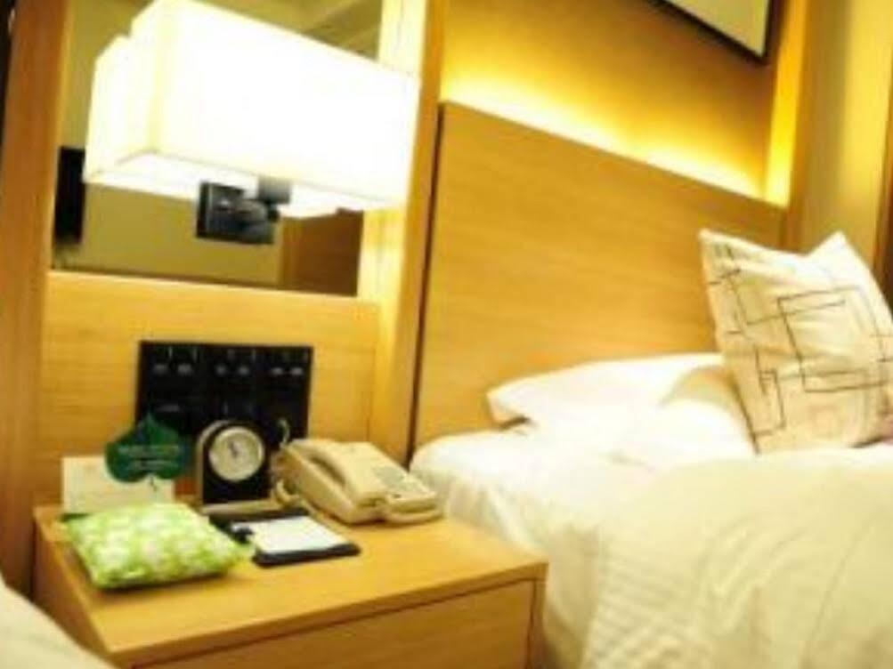 Яньтай: Yantai Celebrity Hotel
