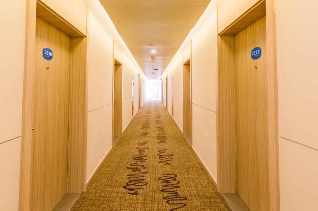 Наньчан: Hanting Hotel Nanchang Honggutan Fenghe Building