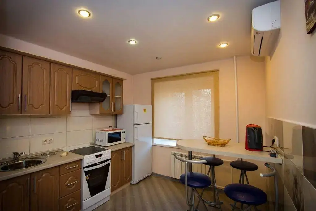 Красноярск: ABC Apartmens (ЭйБиСи Апартментс) на улице Каратанова
