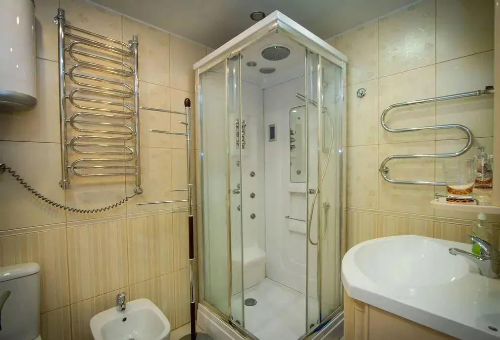 Красноярск: ABC Apartmens (ЭйБиСи Апартментс) на улице Каратанова