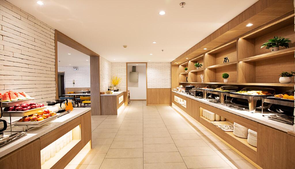 Синьян: Hanting Premium Hotel Xinyang Railway Station