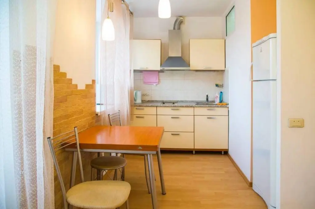 Красноярск: ABC Apartmens (ЭйБиСи Апартментс) на улице Перенсона